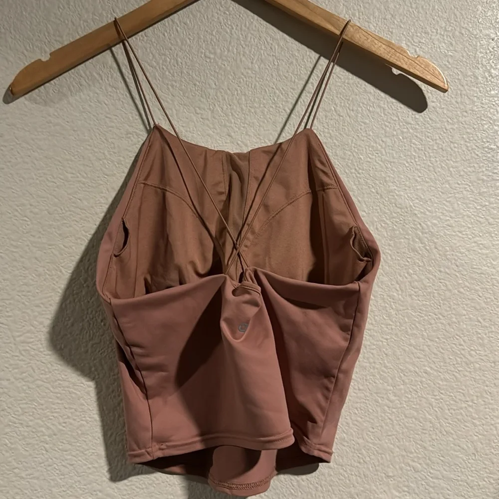 ✨ALO Yoga Dusty Rose Spaghetti Strap Crop Top✨